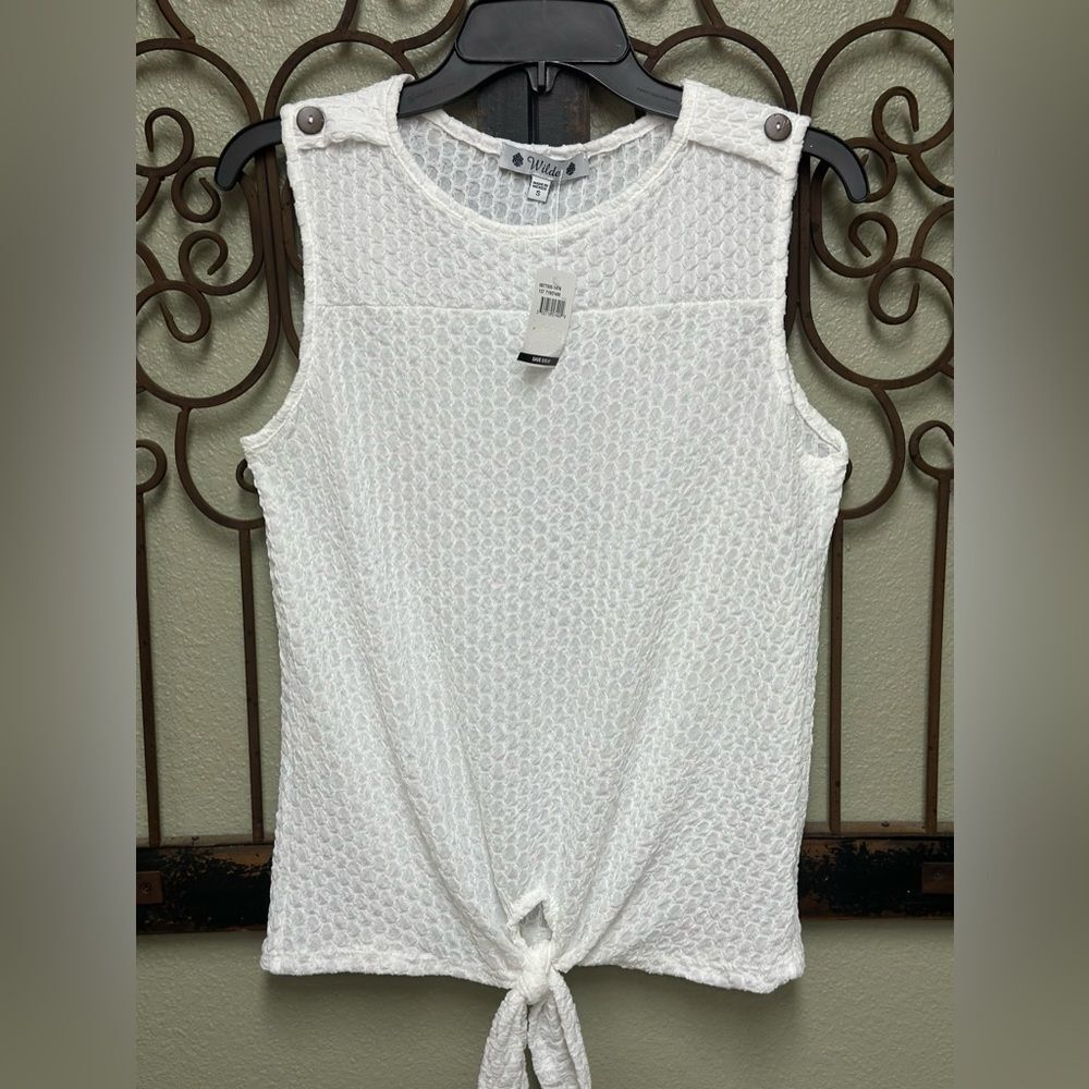 Wilde white sleeveless button shoulder tie hem top